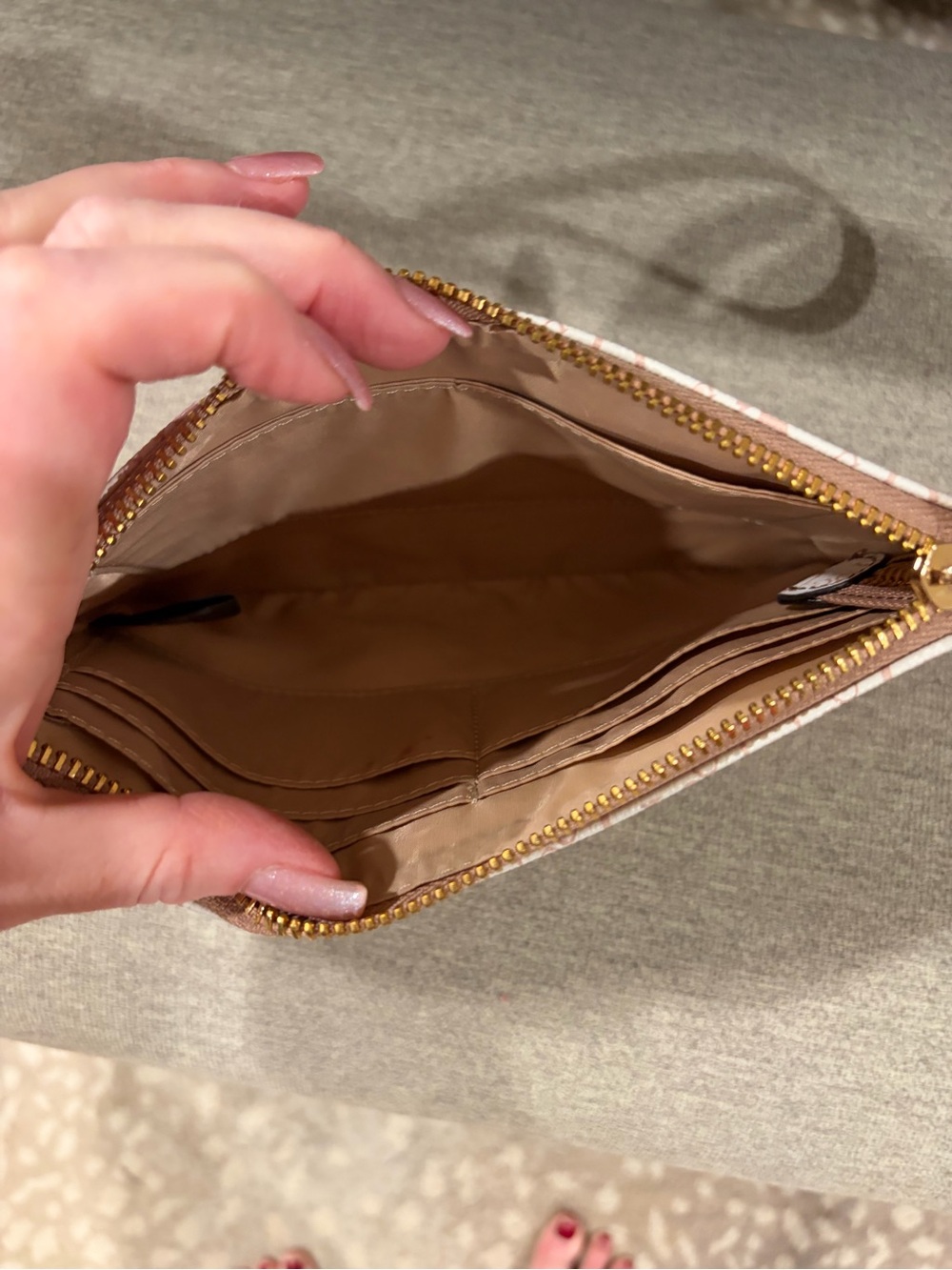 Women's clutch